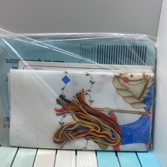 Vintage Creative Expressions Merry-Go-Round Boy Crewel Kit 11x14 Needlecraft USA - Picture 2 of 2